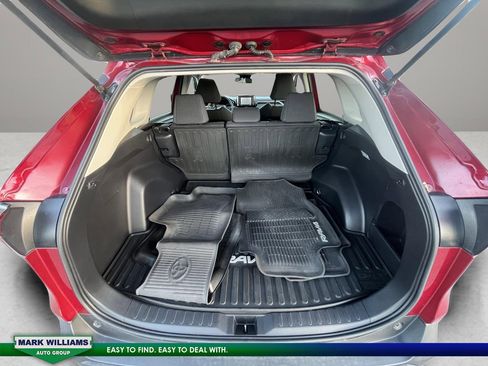 Used 2020 Toyota RAV4 LE image 29