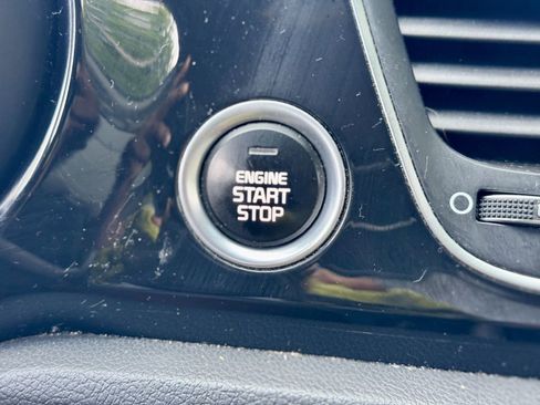 Used 2015 Kia Sedona SX FWD image 17