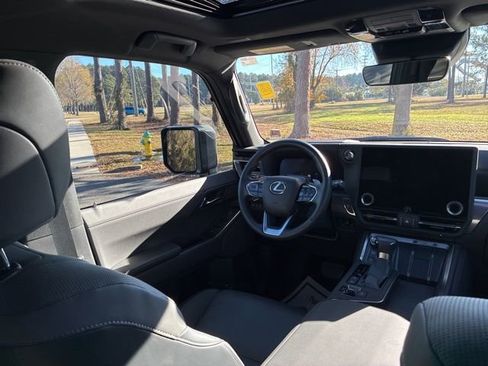 Used 2024 Lexus GX 550 image 24