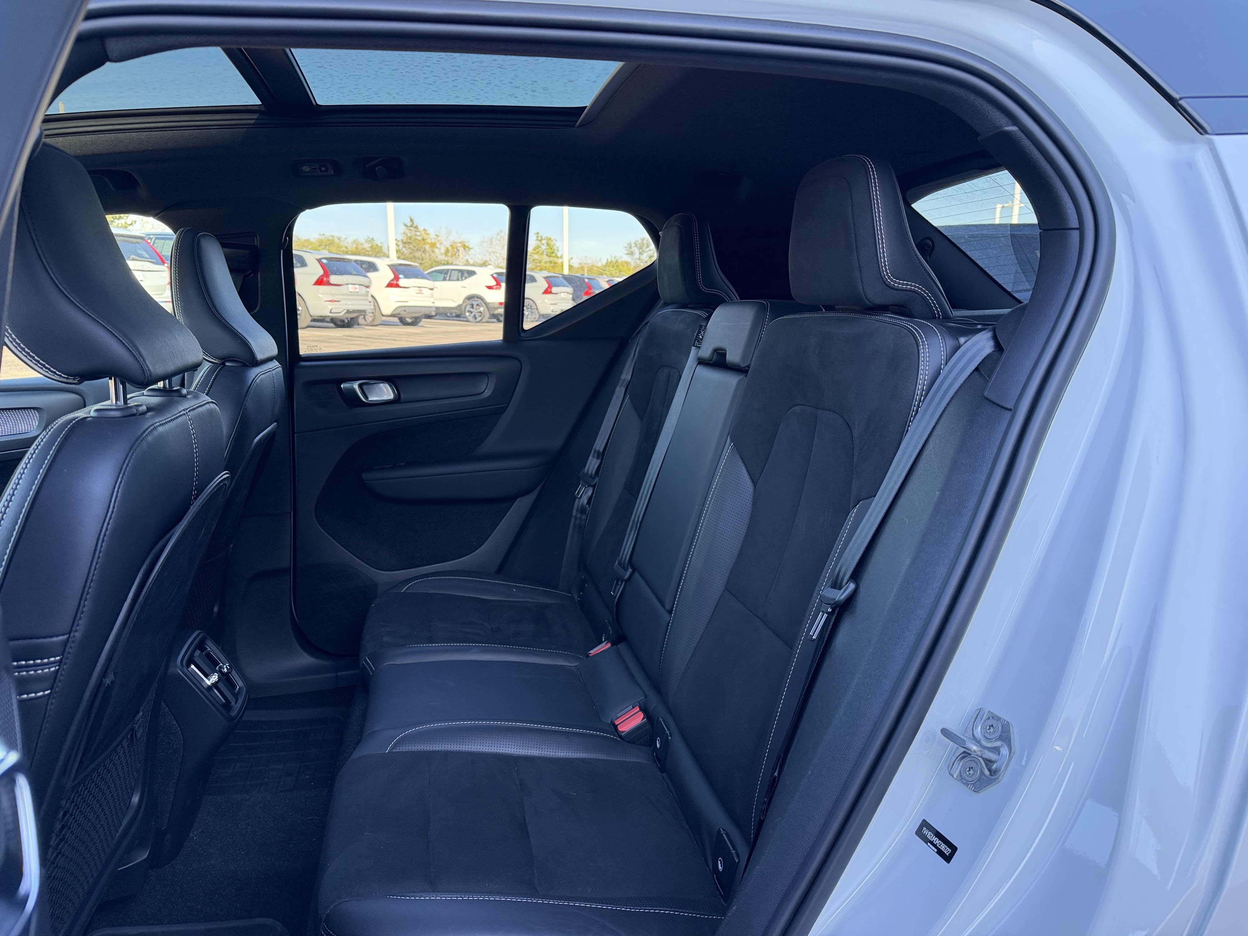 Used 2021 Volvo XC40 T5 R-Design w/ Protection Package AWD/4WD image 10