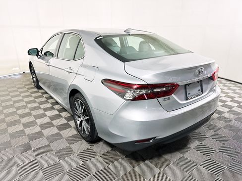 Used 2024 Toyota Camry XLE FWD image 5