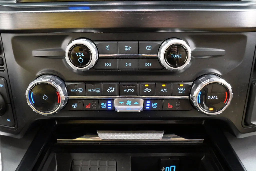 Used 2023 Ford F250 Lariat w/ Chrome Package AWD/4WD image 31