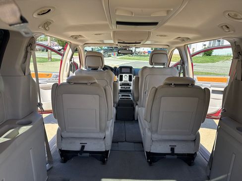 Used 2010 Chrysler Town & Country Limited w/ Entertainment Group #3 FWD image 12