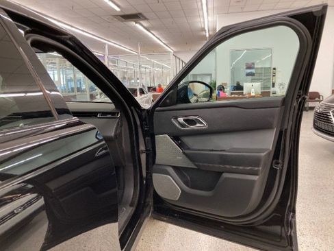 Used 2018 Land Rover Range Rover Velar R-Dynamic SE image 35