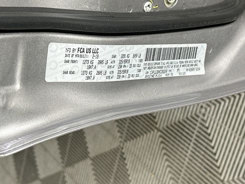 Used 2019 Jeep Cherokee Limited FWD image 12