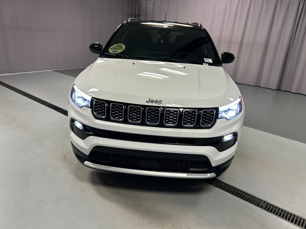 Used 2025 Jeep Compass Limited w/ Elite Group AWD/4WD image 2