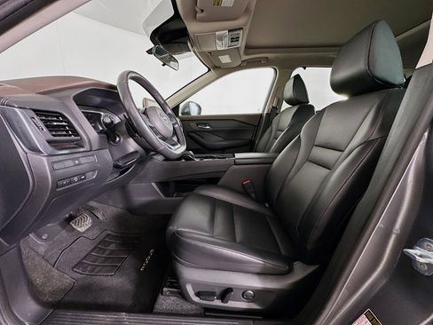 Used 2023 Nissan Rogue SV w/ SV Premium B Package image 13