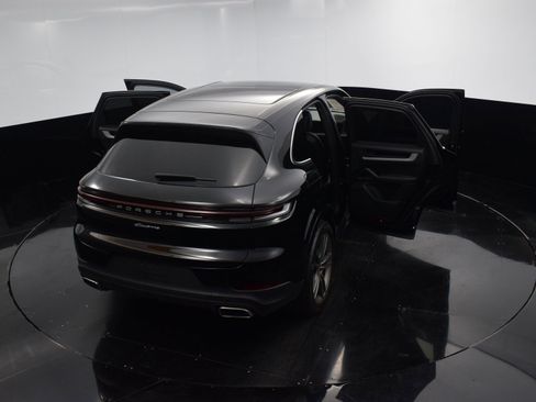 Used 2024 Porsche Cayenne image 39