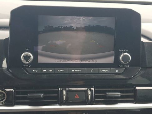 Used 2024 Nissan Pathfinder SV AWD/4WD image 17