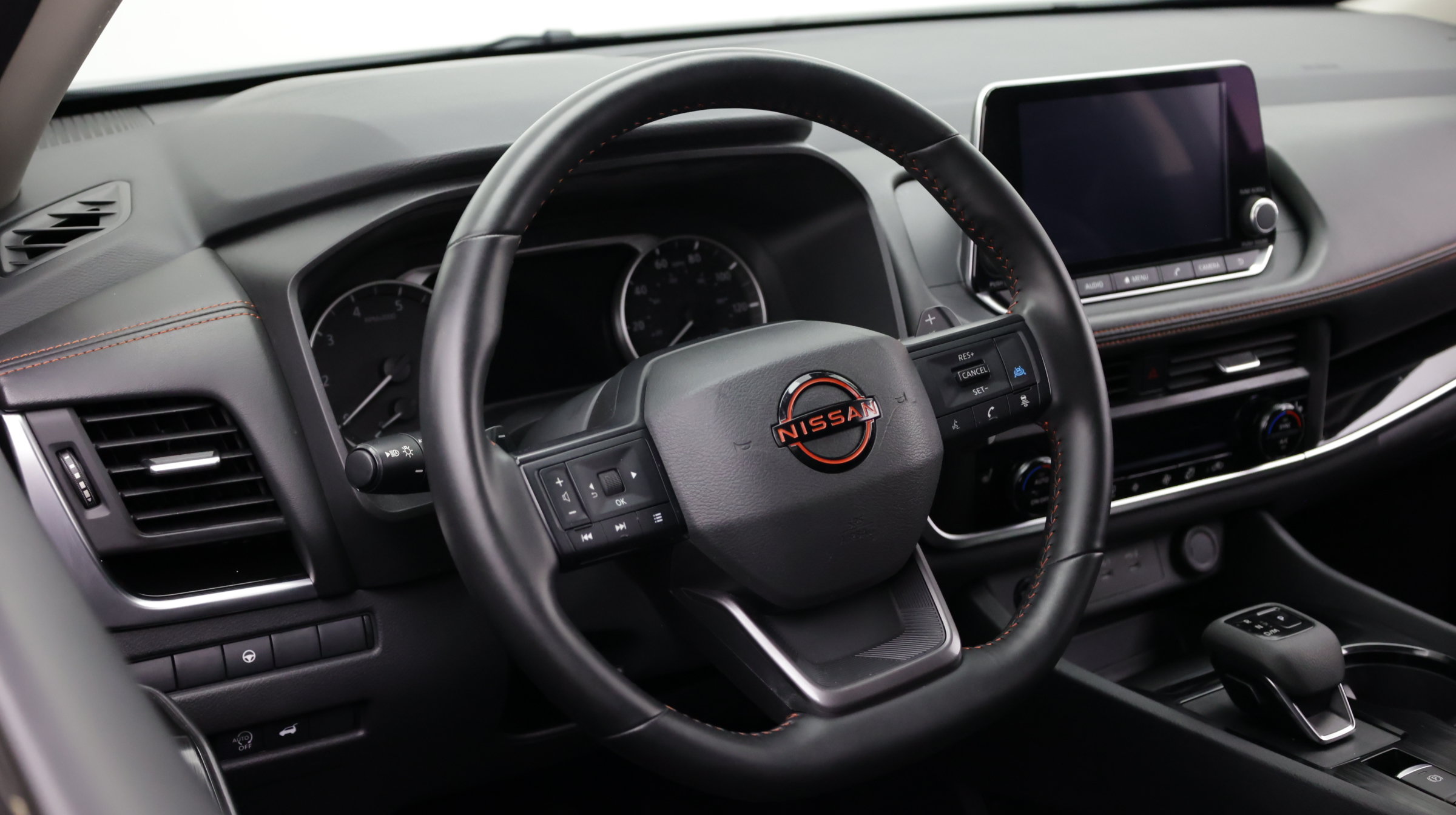 Used 2025 Nissan Rogue SV AWD/4WD image 11