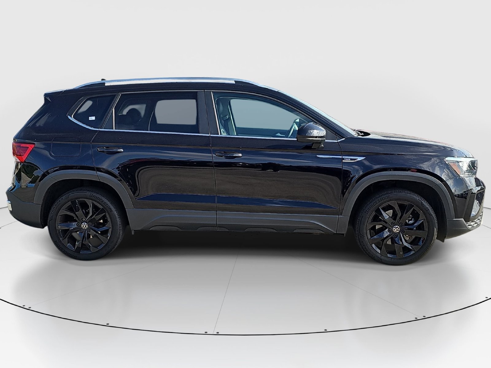 Used 2023 Volkswagen Taos SE FWD image 4