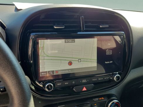 Used 2024 Kia Soul S FWD image 16