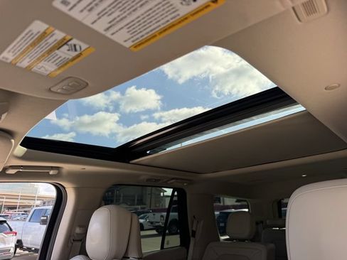 Used 2020 Lincoln Navigator Reserve w/ Luxury Package AWD/4WD image 24