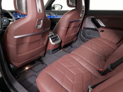 Used 2024 BMW i7 xDrive60 w/ Executive Package image 35