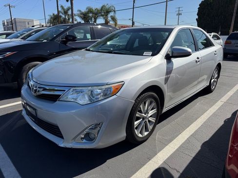 Used 2014 Toyota Camry XLE w/ Leather Package image 3