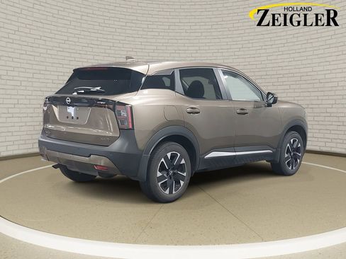Certified 2025 Nissan Kicks SV image 5