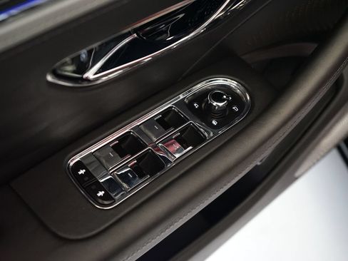 Used 2022 Bentley Flying Spur Plug-In Hybrid AWD/4WD image 29