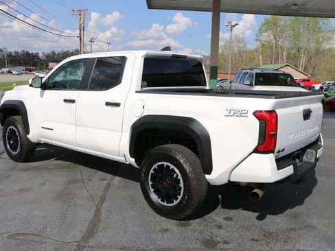 Used 2024 Toyota Tacoma TRD Off-Road AWD/4WD image 3
