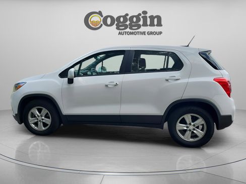 Used 2019 Chevrolet Trax LS FWD image 2