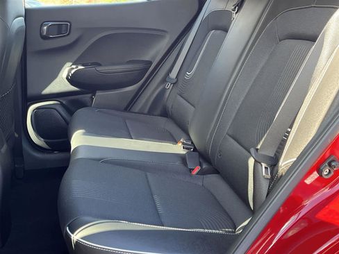 Used 2023 Hyundai Venue Limited image 13