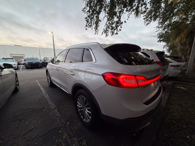 Used 2018 Lincoln MKX Select FWD image 2