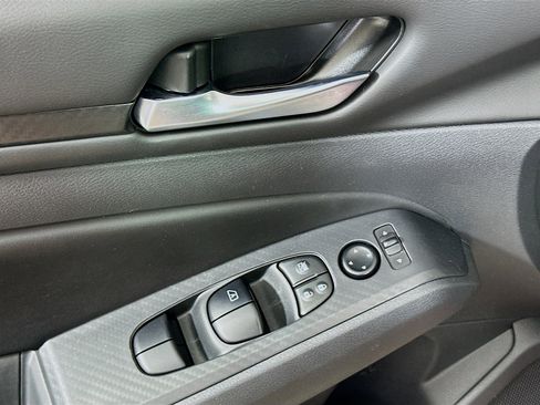 Used 2025 Nissan Altima 2.5 SV image 15