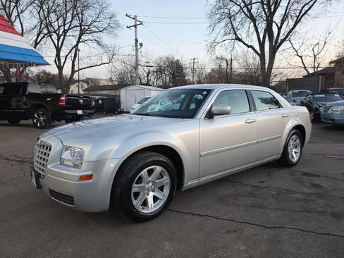 Used 2007 Chrysler 300 image 2