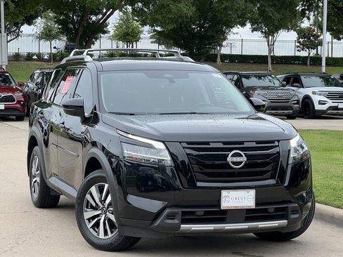 Certified 2024 Nissan Pathfinder SL FWD image 2
