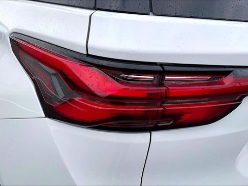Used 2023 Chevrolet Traverse RS AWD/4WD image 28
