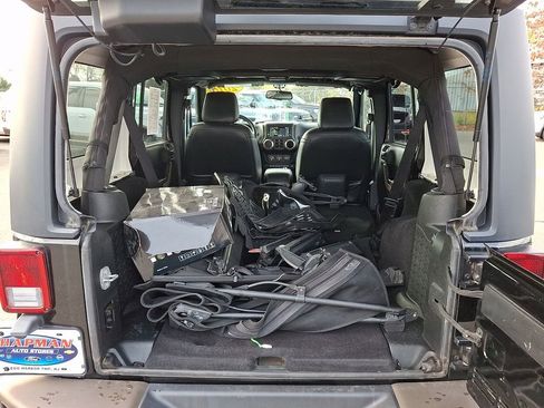 Used 2016 Jeep Wrangler Unlimited Sahara image 28