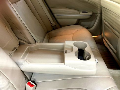 Used 2011 Chrysler 300 Limited w/ Luxury Group image 19