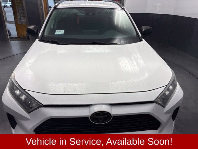 Used 2021 Toyota RAV4 LE AWD/4WD image 2