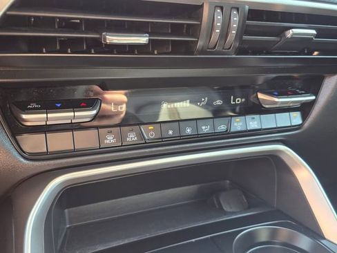 Used 2024 MAZDA CX-90 3.3 Turbo w/ Select Package AWD/4WD image 31