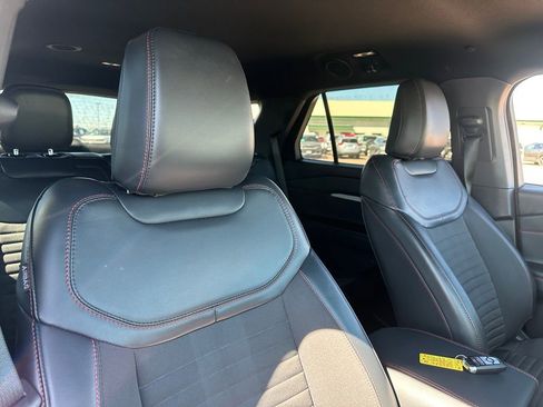 Used 2025 Ford Explorer ST-Line image 32
