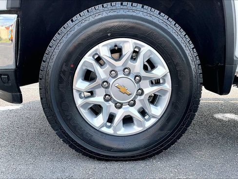 Used 2024 Chevrolet Silverado 2500 LT AWD/4WD image 35