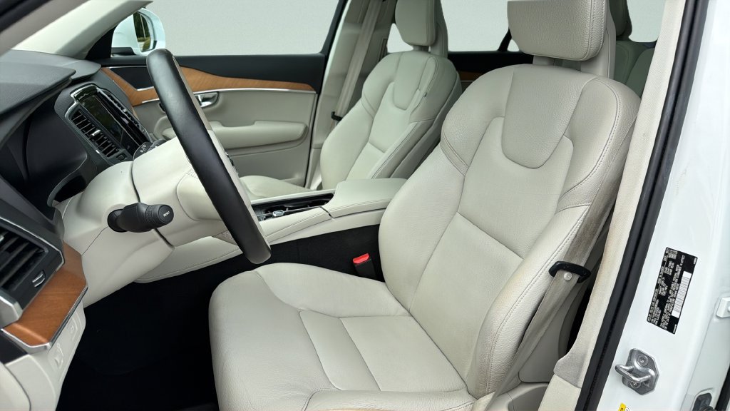 Used 2022 Volvo XC90 T5 Momentum w/ Protection Package Premier FWD image 29