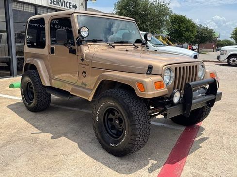 Used 2000 Jeep Wrangler Sahara AWD/4WD image 2