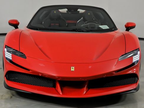 Used 2022 Ferrari SF90 Spider image 5