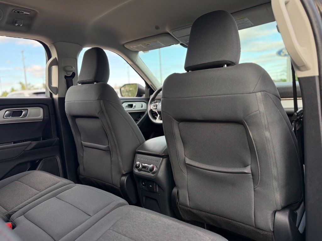Certified 2025 Ford Explorer Active AWD/4WD image 19