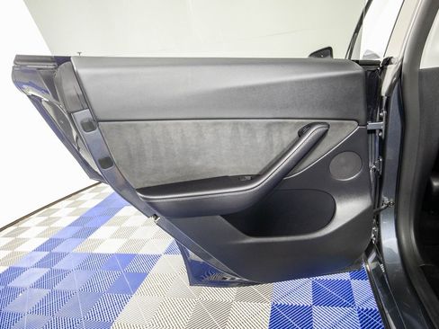 Used 2022 Tesla Model Y Long Range image 13