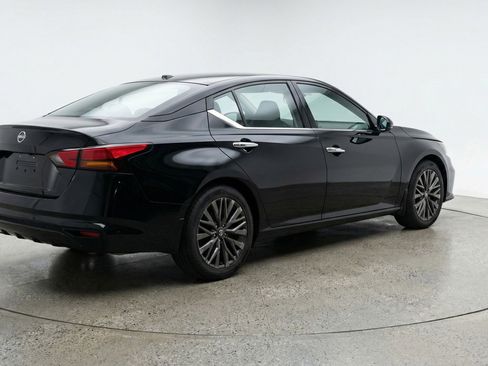 Used 2025 Nissan Altima 2.5 SV image 9