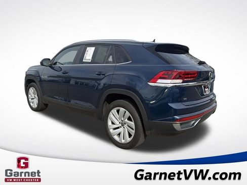 Used 2023 Volkswagen Atlas Cross Sport SE w/ Panoramic Sunroof Package image 3