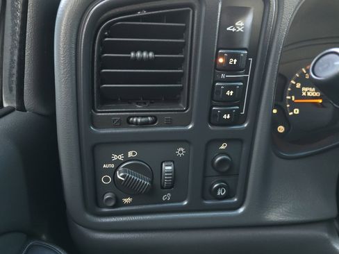 Used 2004 Chevrolet Silverado 3500 LT w/ Heavy-Duty Power Package image 21