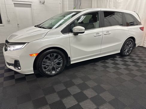 Used 2025 Honda Odyssey Touring image 5