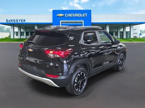 Used 2023 Chevrolet TrailBlazer LT w/ Convenience Package FWD image 9