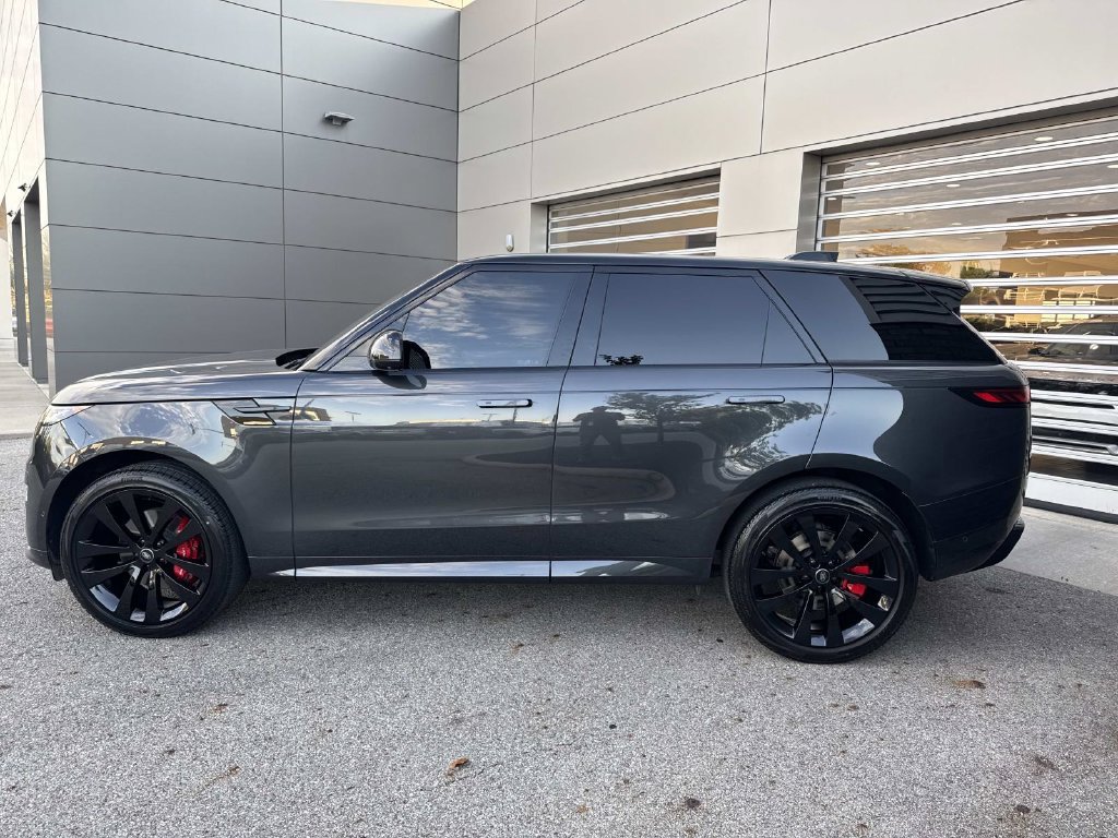 Used 2024 Land Rover Range Rover Sport Dynamic SE AWD/4WD image 4
