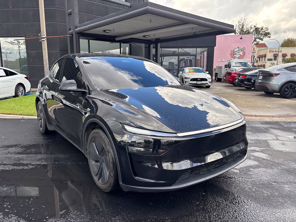 Used 2026 Tesla Model Y 2WD image 2
