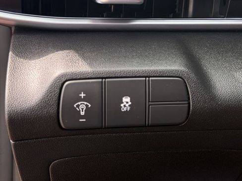 Used 2025 Hyundai Elantra SEL FWD image 19