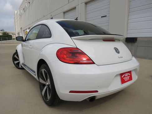 Used 2012 Volkswagen Beetle Turbo FWD image 3