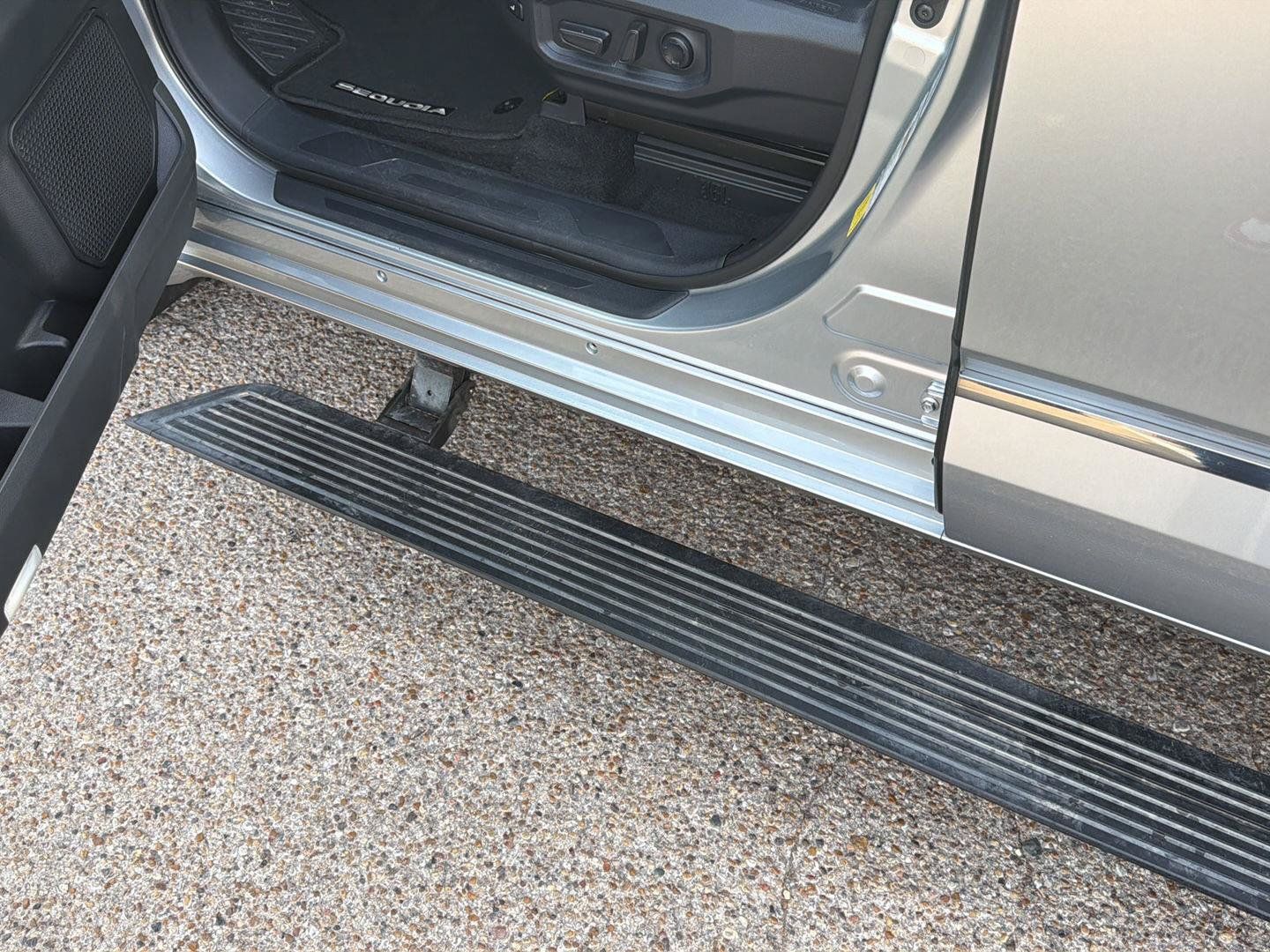 Certified 2025 Toyota Sequoia Platinum AWD/4WD image 26